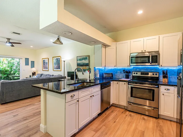 1901 Westminster Cir #6 — Photo 15