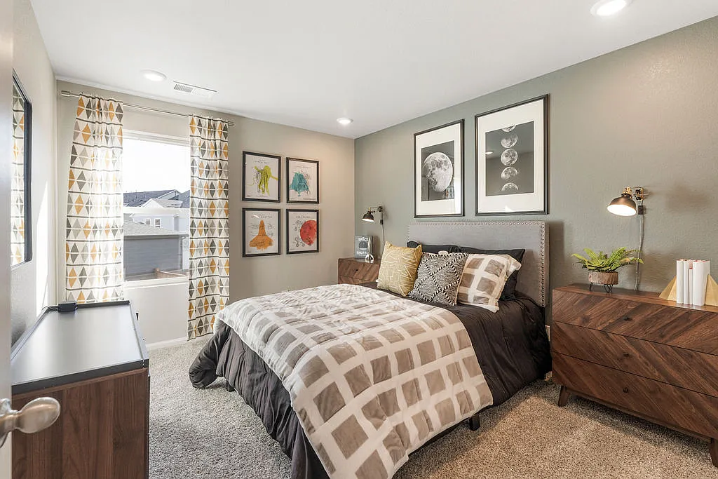 3 bed, $4,200 — Photo 3