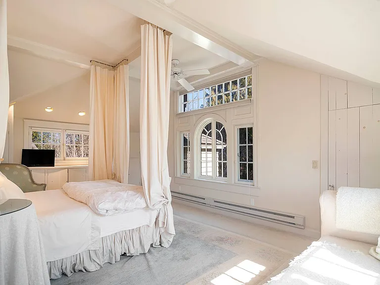 4 Cozzens Ln — Photo 8