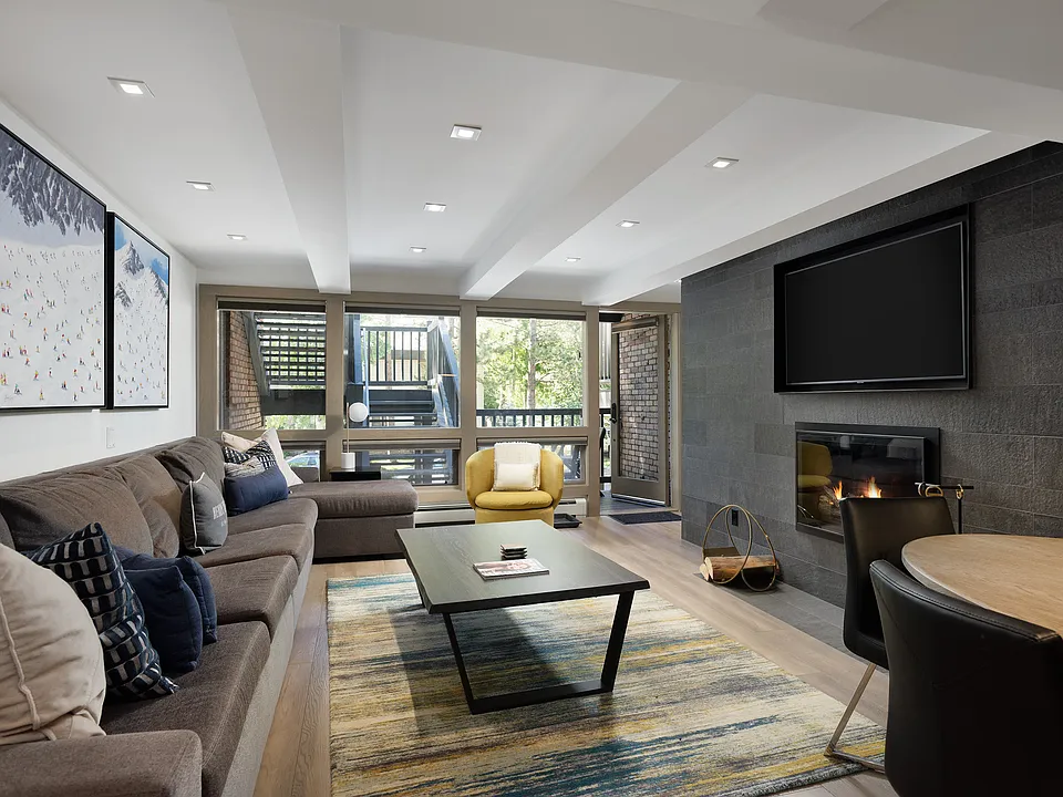 124 W Hyman Ave #2B