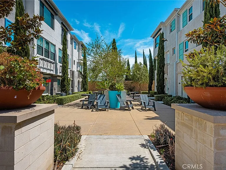 123 E Knox Dr — Photo 4