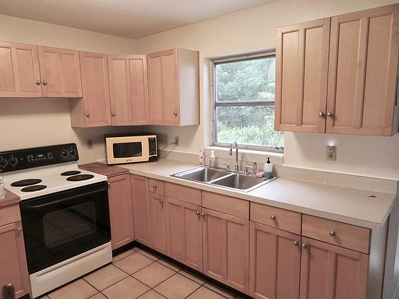 5th image of 3348 Sierra Dr