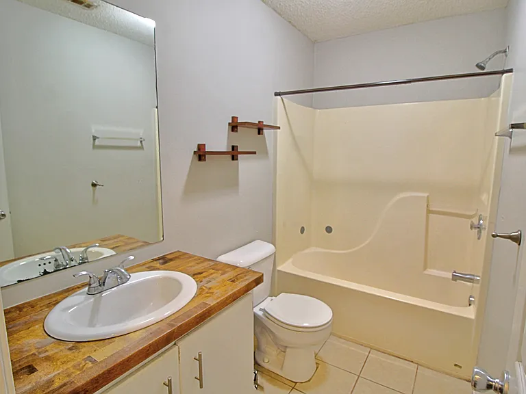 218 Sheila Dr — Photo 10