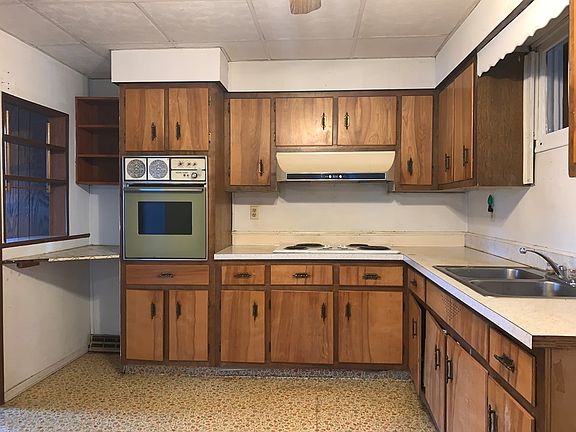 3rd image of 2119 Charles St