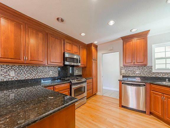 2nd image of 1308 Ashcroft Ln