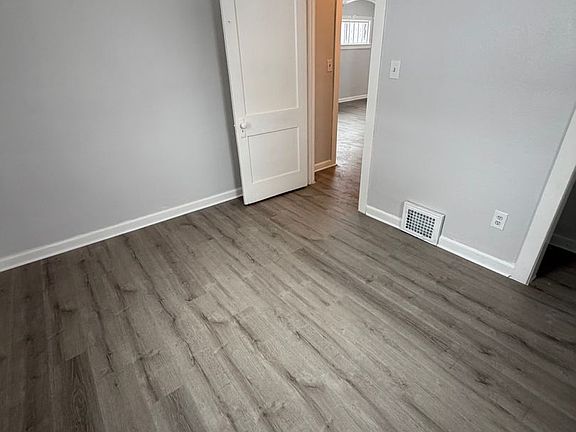 5th image of 624 N Lewis Ave