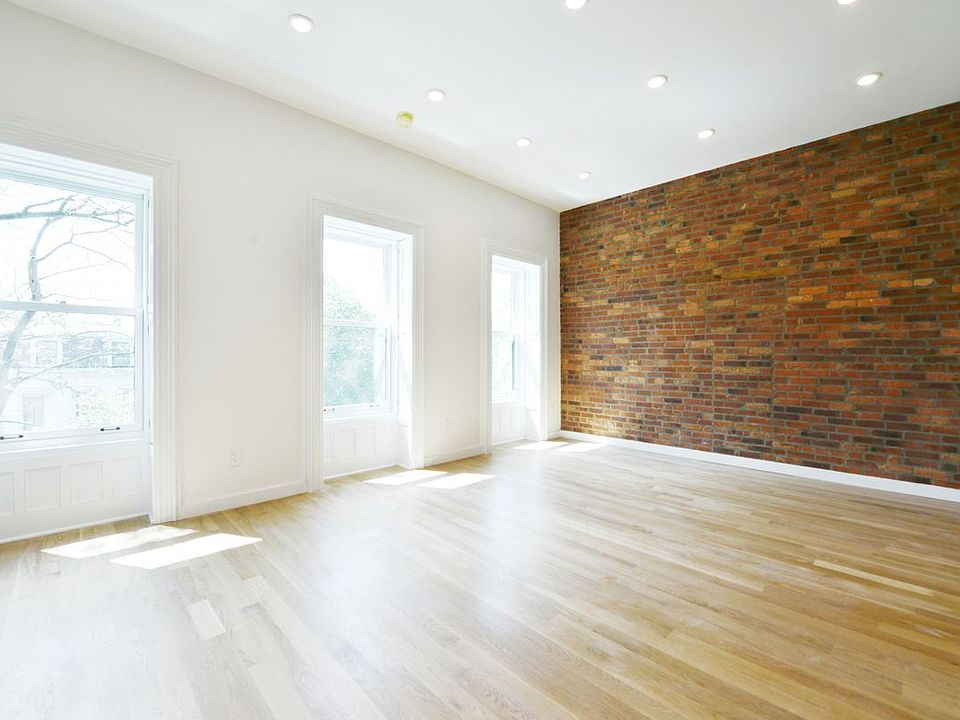 1st image of 37 Cambridge Pl #4