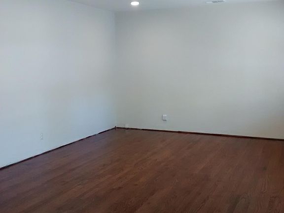 5th image of 180 S Bayview Ave