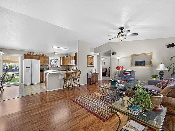 5th image of 310 S Falcon Dr