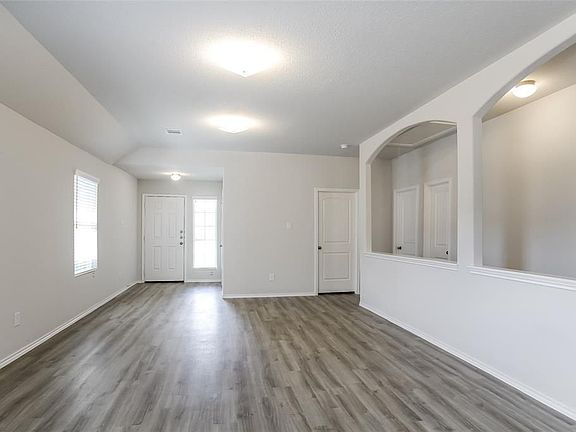 4th image of 302 Pronghorn Dr