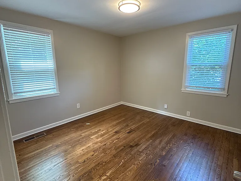 221 Elberta St — Photo 13