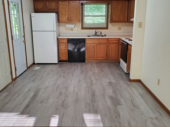3rd image of 1124 N Forest View Dr S