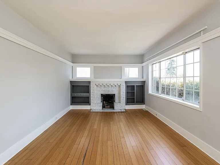 4692 Congress Ave — Photo 6