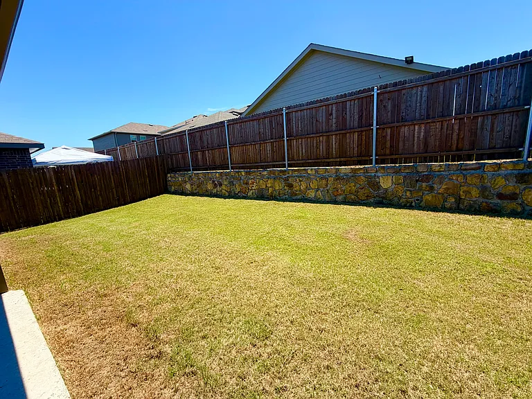 816 Country Rd — Photo 15