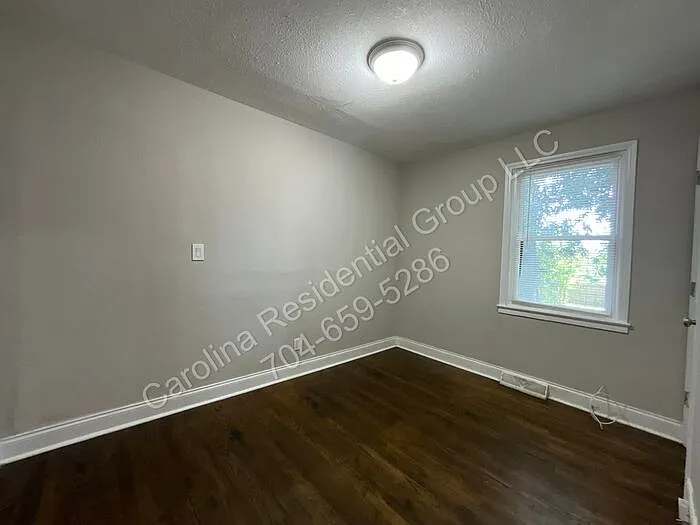 405 Plymouth Ave — Photo 6