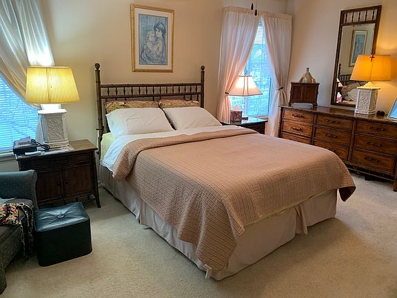 5th image of 343 Ashford Cir Unit 2
