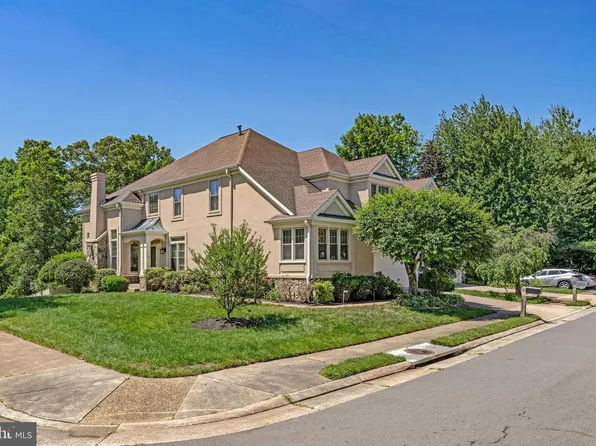 10003 Donal Ln, Vienna, VA 22181