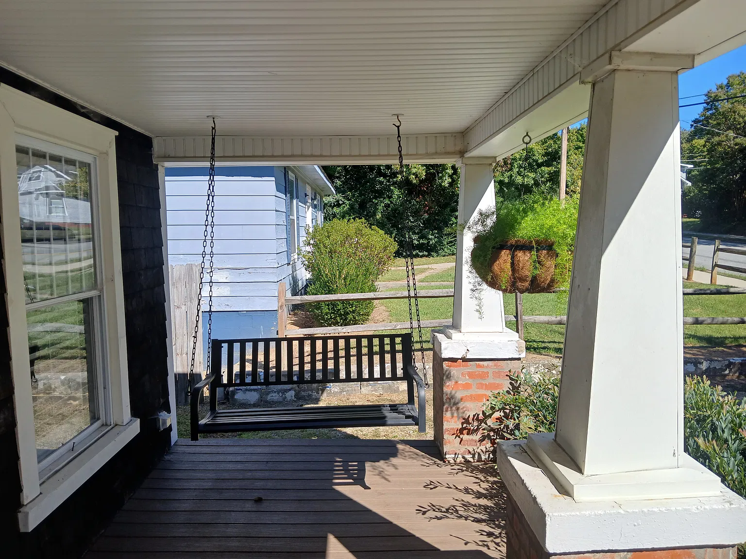 2 bed, 1.5 bath, 1164 sqft, $1,600 — Photo 3
