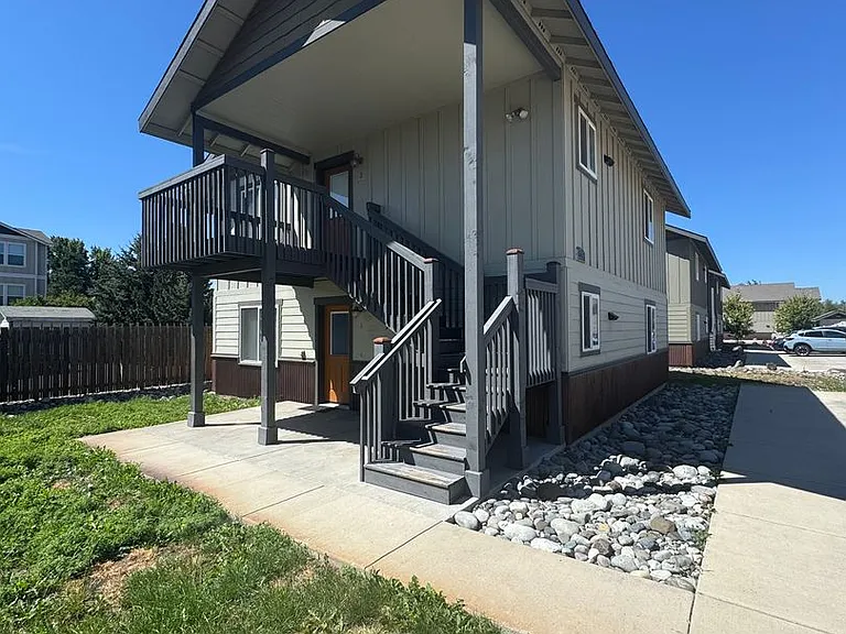 2219 Airport Rd — Photo 2