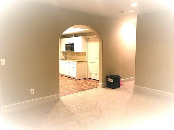 5th image of 6300 Lakewood Dr