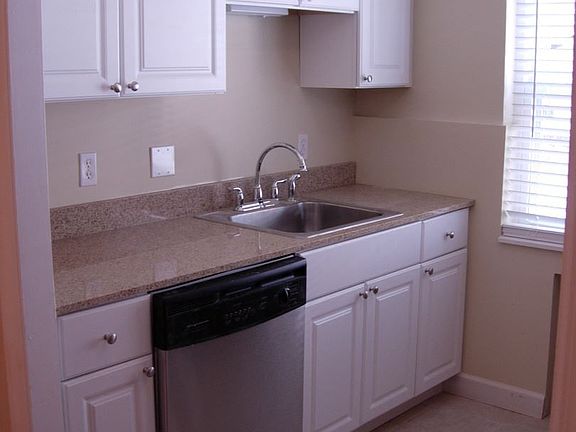 3rd image of 2816 Astoria Ave APT 7