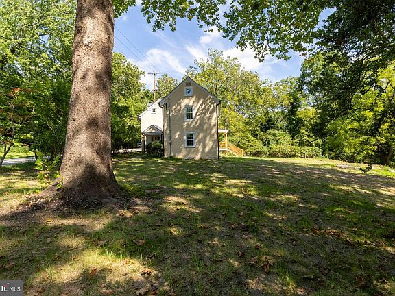 3rd image of 2315 Hickory Rd
