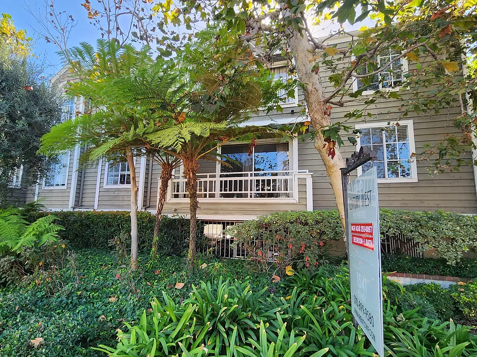 1541 S Bundy Dr #101