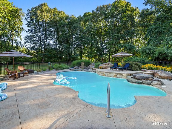 3rd image of 85 Norrans Ridge Drive