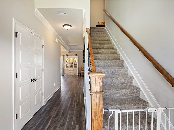 5th image of 102 Old Oak Dr