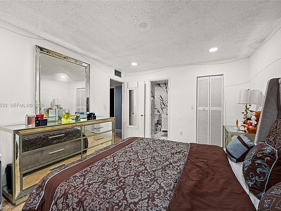 3rd image of 917 NE 199th St APT 204
