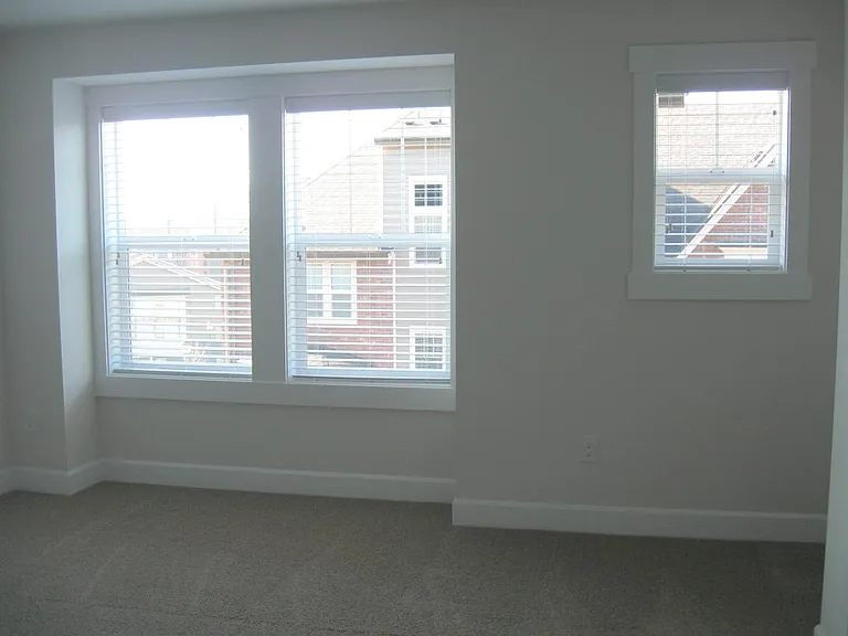 1306 Brooklyn Walk NE — Photo 21