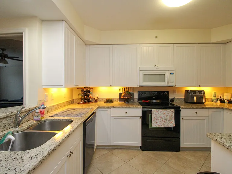 1100 Pine Ridge Rd #B-301 — Photo 23