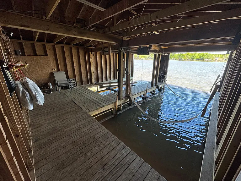 126 Village Ln — Photo 4