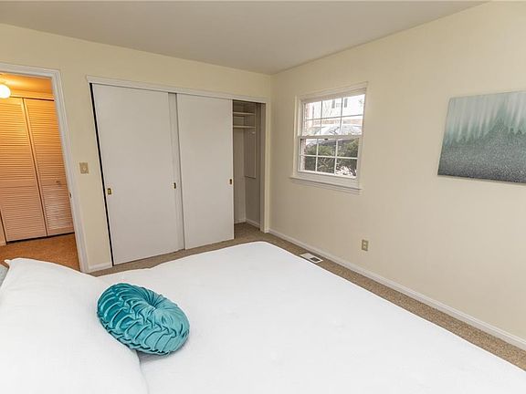 4th image of 6985 Carriage Hill Dr