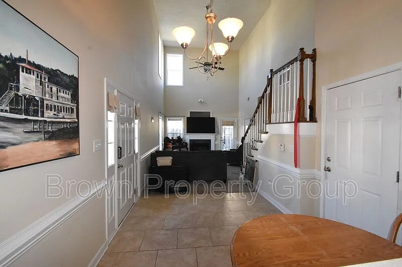 3 bed, 3.0 bath, 1555 sqft, $1,650 — Photo 3