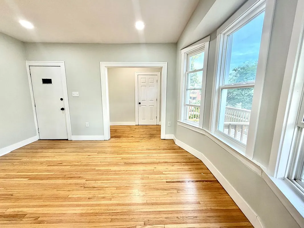 2 bed, 1.0 bath, 1037 sqft, $1,500 — Photo 3