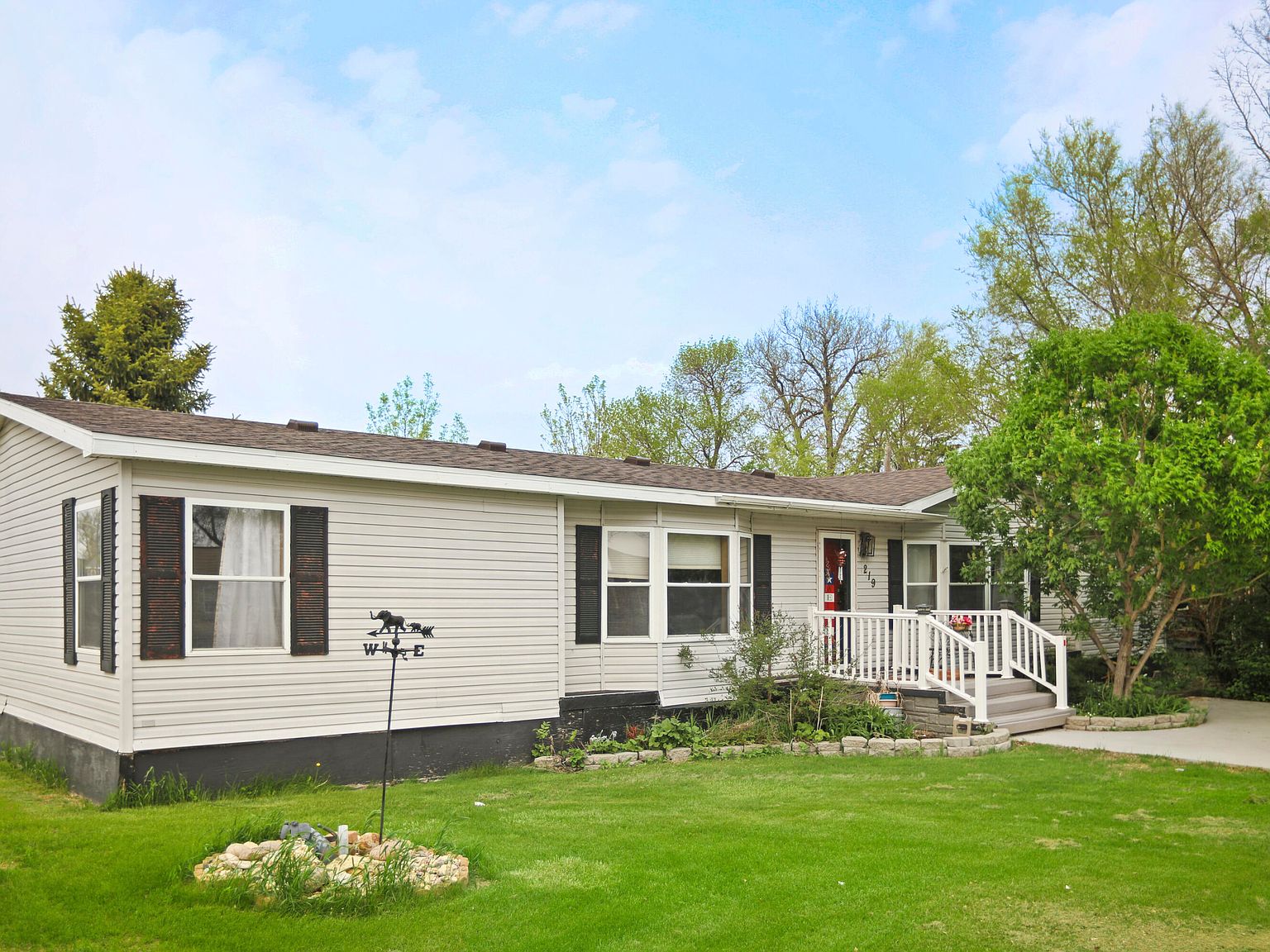 219 E 3rd Ave, Groton, SD 57445 MLS 23235 Zillow