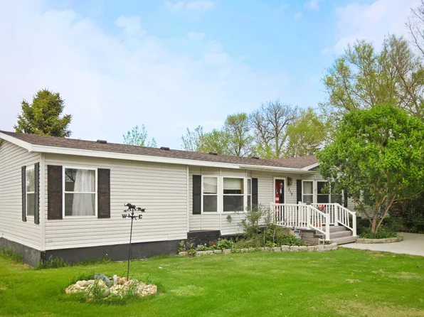 219 E 3rd Ave, Groton, SD 57445