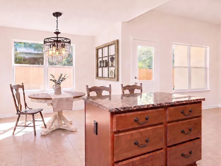 12114 Clara Ln — Photo 6