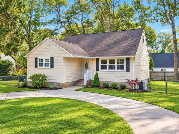 124 Officials Avenue, Holbrook, NY 11741