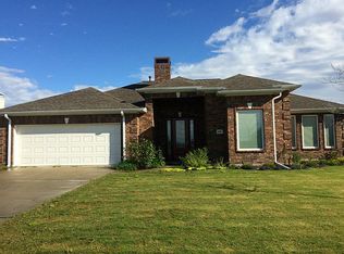406 Sam Houston Dr, El Campo, TX 77437