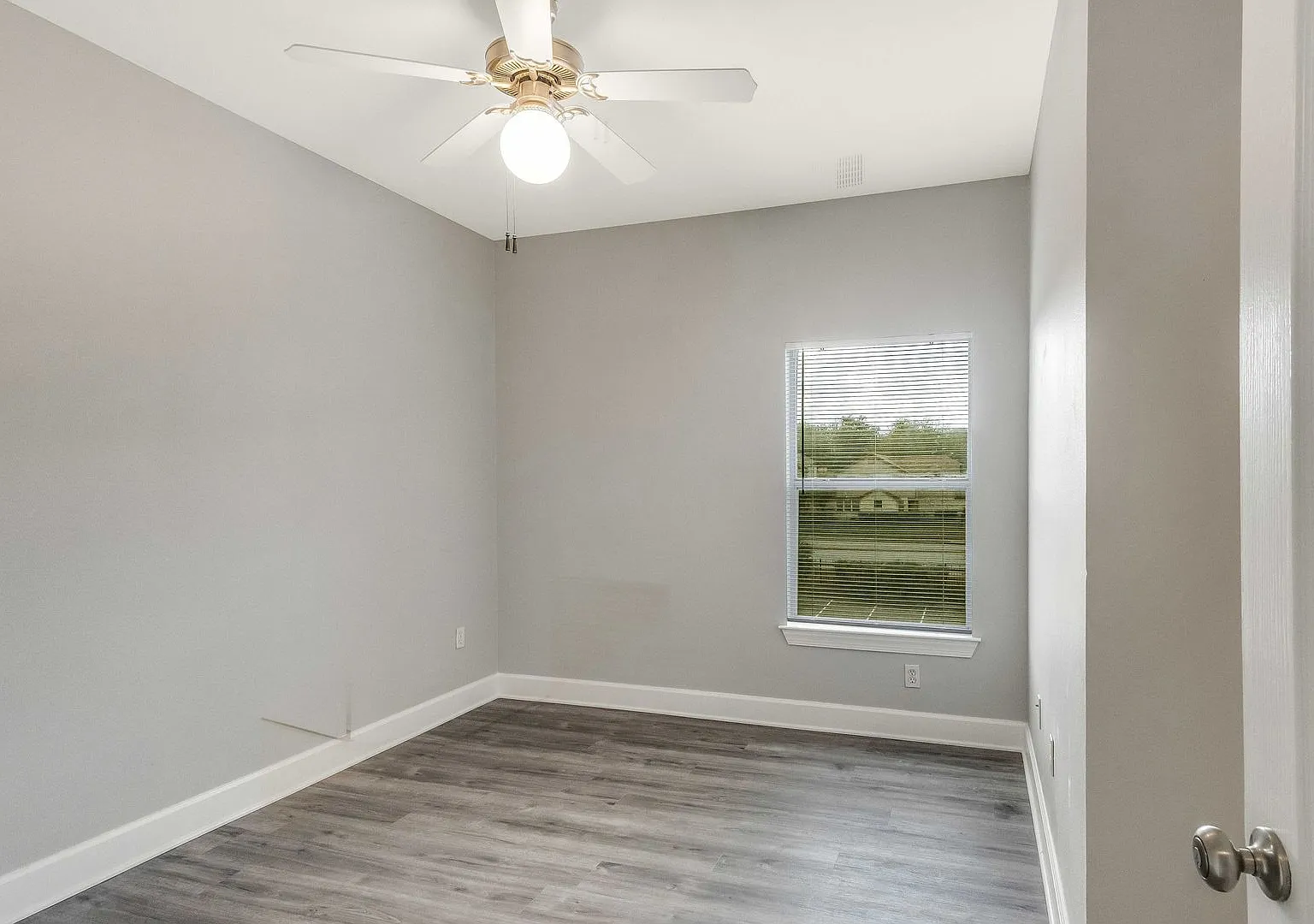 Room in 4 Bedroom Home at Crossing Pl — Photo 1