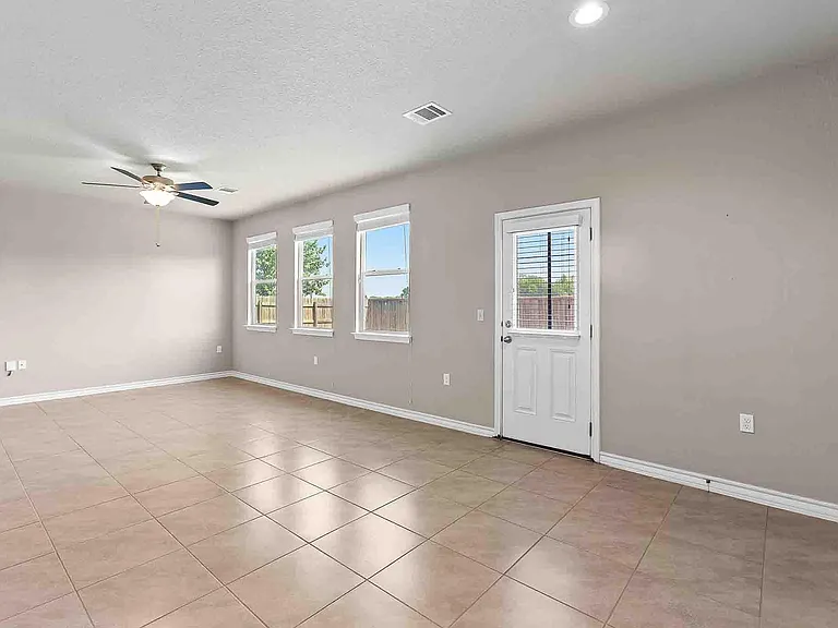 11724 Saddle Rock Dr — Photo 7