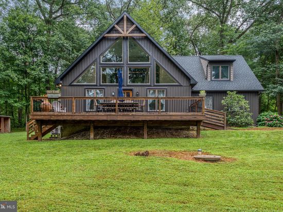 9353 Camp Rd, Red Lion, PA 17356