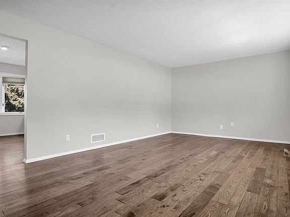 5th image of 4626 Parklane Dr