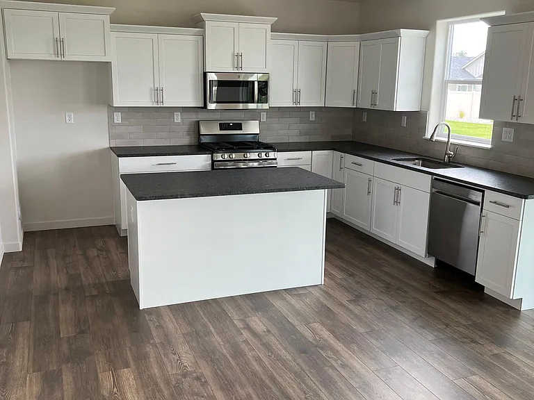 3921 Lynn St — Photo 3