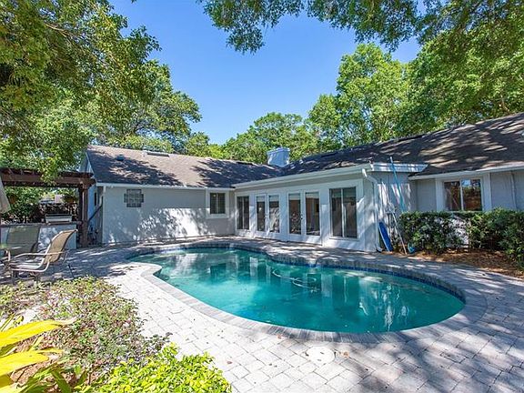 2nd image of 913 Versailles Cir