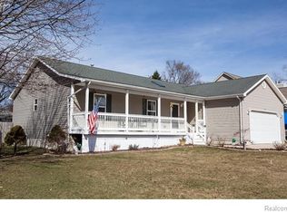 750 Marion Dr, Holly, MI
