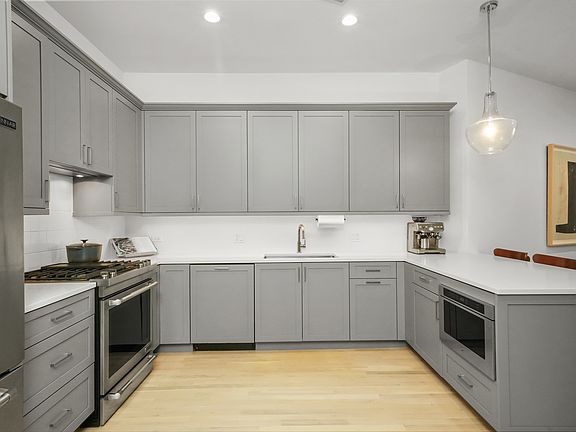 4th image of 2505 W Carmen Ave #201