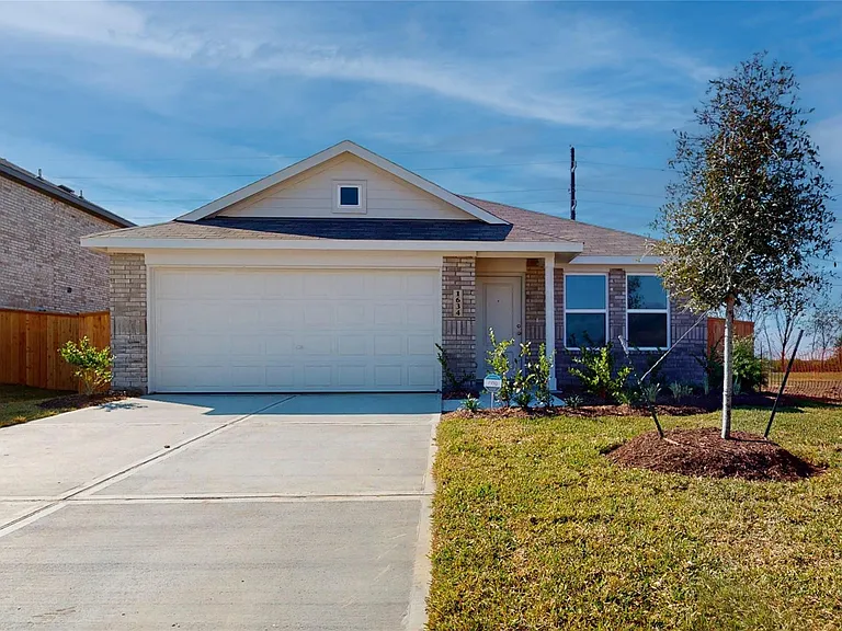1634 Birch Wood Dr — Photo 1